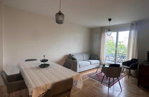 12th Arrondissement Apartment | T3 balcon parking clim 3mn pied metro 8 et T3