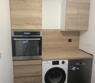 Salon-de-Provence Apartment | T3 Centre Parking 4pers Calme & Confort
