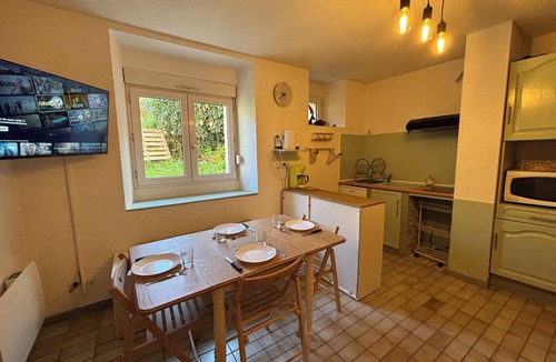 Ax-les-Thermes Apartment | T3 comfort à Ax: randos, skiing and relaxation