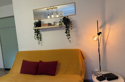 Ax-les-Thermes Apartment | T3 comfort à Ax: randos, skiing and relaxation