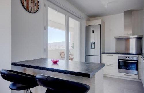 Les Crottes Apartment | T3 Duplex avec parking et balcon à Euromed