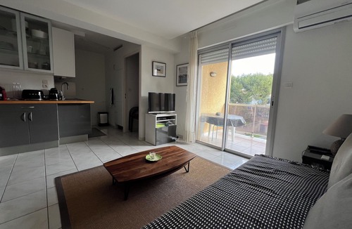 Le Brusc Apartment | T3 DUPLEX apartment, reversible air conditioning, private parking