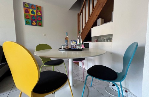 Le Brusc Apartment | T3 DUPLEX apartment, reversible air conditioning, private parking