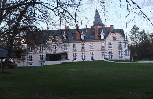 Neuvy-sur-Barangeon Apartment | T3 duplex in castle in Sologne