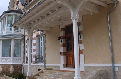 Neuvy-sur-Barangeon Apartment | T3 duplex in castle in Sologne