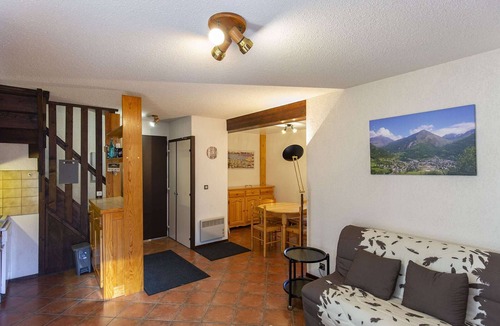 Esquieze-Sere Apartment | T3 Duplex in Esquièze-Sère, balcony, wifi and parking