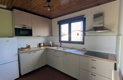 Prignac-et-Marcamps Apartment | T3 fully equipped - short stay/mobility lease - balcony overlooking the vineyards