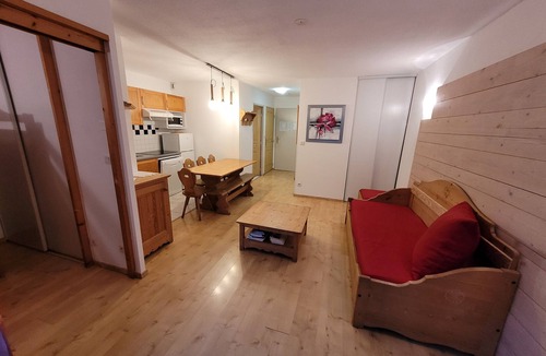 Bagneres-de-Luchon Apartment | T3 garden apartment in residence