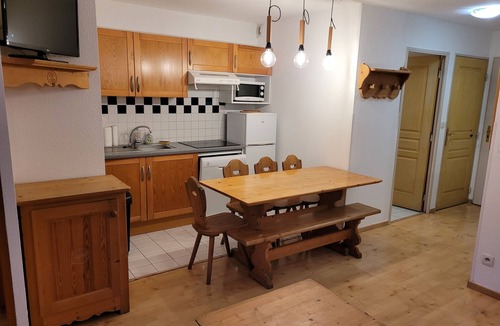 Bagneres-de-Luchon Apartment | T3 garden apartment in residence
