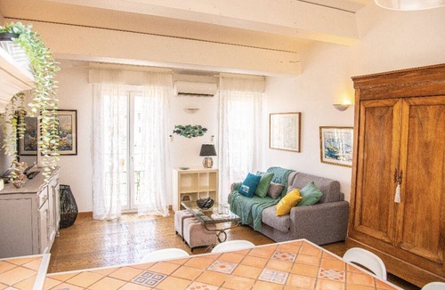 Saint-Lambert Apartment | T3 in the heart of Endoume with private parking