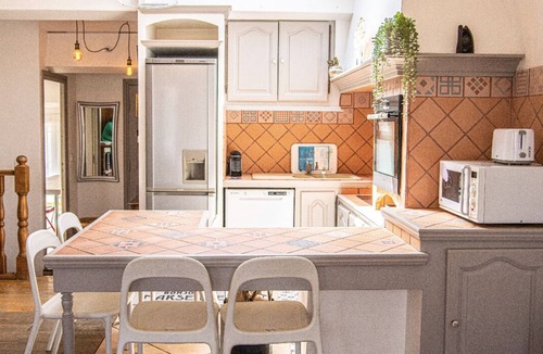 Saint-Lambert Apartment | T3 in the heart of Endoume with private parking