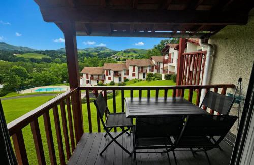 Souraide Apartment | T3 proche d'Espelette dans domaine avec piscine