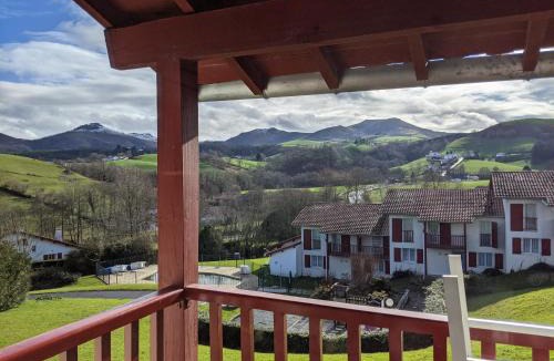 Souraide Apartment | T3 proche d'Espelette dans domaine avec piscine