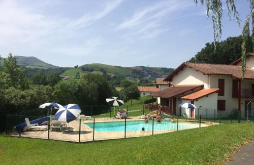 Souraide Apartment | T3 proche d'Espelette dans domaine avec piscine
