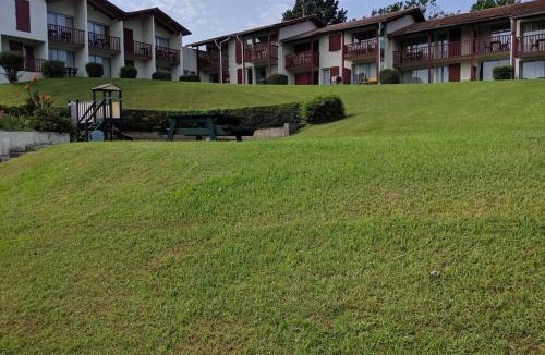 Souraide Apartment | T3 proche d'Espelette dans domaine avec piscine