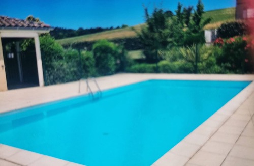 Castelnau-d'Estretefonds Apartment | T3 swimming pool jacuzzi