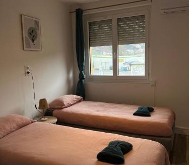 Decazeville Apartment | T3 tout confort avec parking privé & climatisation