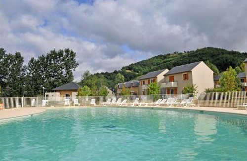 Saint-Geniez-d'Olt Apartment | T3 village goelia rez de jardin
