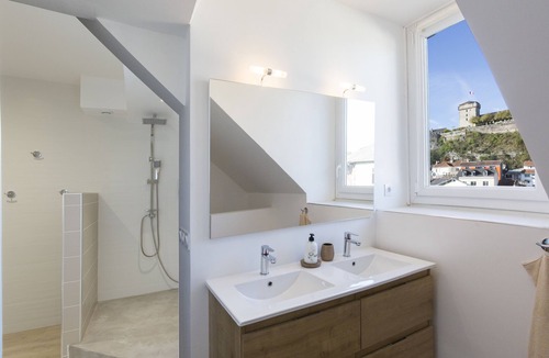 Lourdes Apartment | T4 98m2 Center Quiet Wifi 5mn Sanctuary