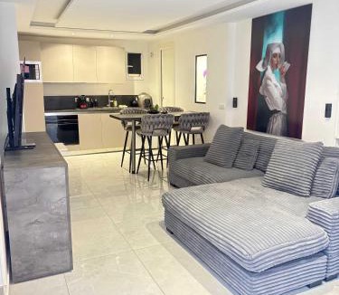 Cros-de-Cagnes Apartment | T4 Front de mer Piscine interieure privee Clim