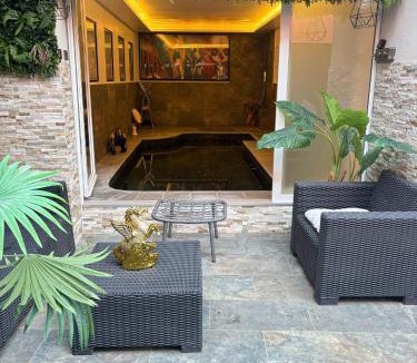 Cros-de-Cagnes Apartment | T4 Front de mer Piscine interieure privee Clim