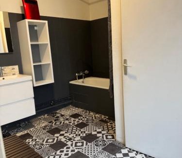 Clemenceau Apartment | T4 spacieux dans quartier le plus animé de Perpignan idéal pour visa pour l’image