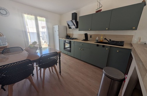 Port-la-Nouvelle Villa | T5 House 110m² with enclosed garden, near beach, pets allowed, parking