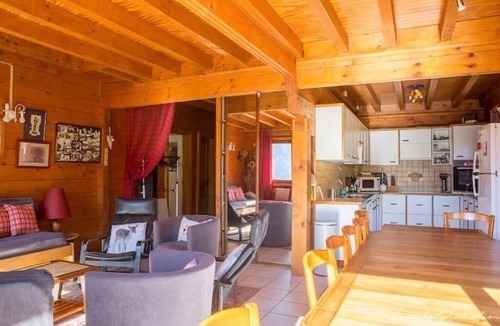 Les Abrets en Dauphine Villa | Ta Muzelle et Nous - Cosy chalet for 14 people in Les 2 Alpes