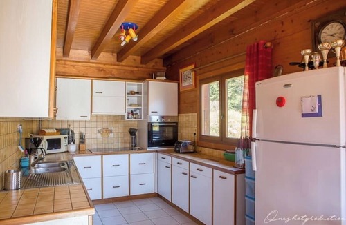 Les Abrets en Dauphine Villa | Ta Muzelle et Nous - Cosy chalet for 14 people in Les 2 Alpes