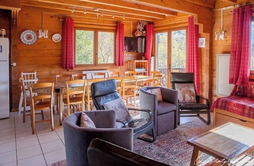 Les Abrets en Dauphine Villa | Ta Muzelle et Nous - Cosy chalet for 14 people in Les 2 Alpes