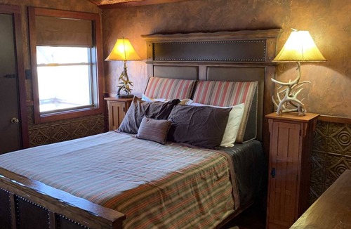 Comfort House | Tabasco Ranch Antler Cabin