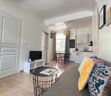 Thiers Apartment | TABI APPART ,MODERN CHIC vs FREE PARKING,WIFI,DRAPS