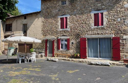 Bellevue-la-Montagne Bed & Breakfast | TABLE D'HOTES chez Dany Maomaow et Garfield