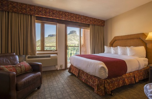 Golden Hotel | Table Mountain Inn