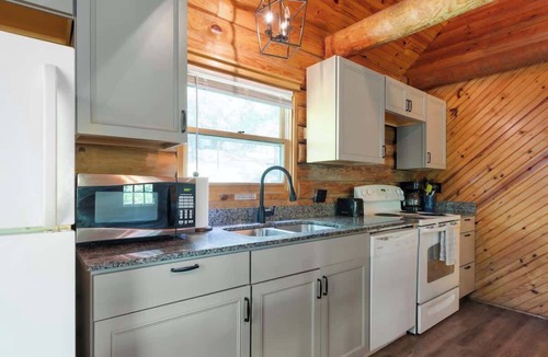 Shell Knob Cabin | Table Rock Lake Cabin - The Oaks #5 with Lake Access & Hot Tub