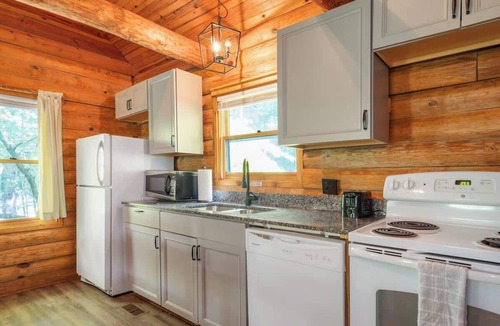 Shell Knob Cabin | Table Rock Lake Cabin - The Oaks #5 with Lake Access & Hot Tub