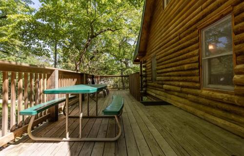 Shell Knob House | Table Rock Lake Cabin - The Oaks #5 with Lake Access & Hot Tub