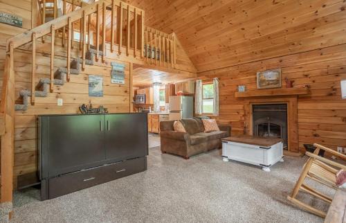 Shell Knob House | Table Rock Lake Cabin - Lake-Pool-Hot Tub