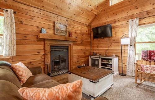 Shell Knob House | Table Rock Lake Cabin - Lake-Pool-Hot Tub