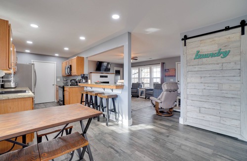 Golden House | Table Rock Lake Home - Fire Pit & Lake Views!