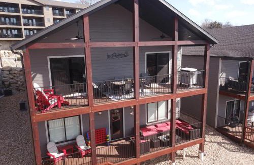 Indian Point House | Table Rock Lake Luxury Resort Lodge - Boat Slip