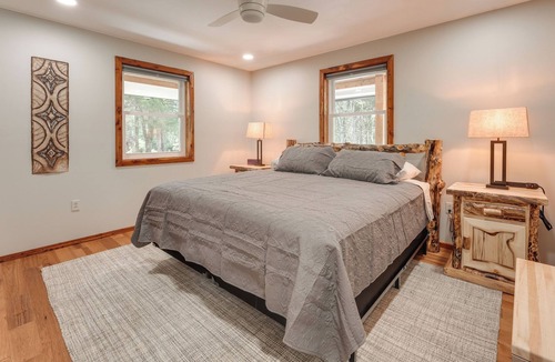 Golden Cottage | Table Rock Lake Vacation Rental with Swim Dock!