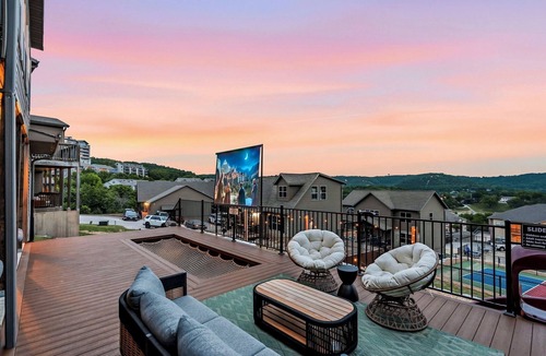 Indian Point House | Table Rock Lake Views, Boat slip Included!
