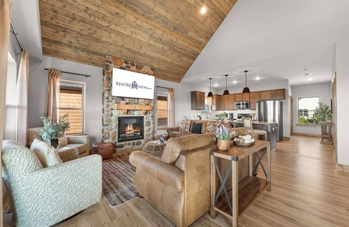 Table Rock Cabin | Table Rock View Log Cabin with Private Hot Tub, Firepit, Lake Access & Free Attraction Tickets