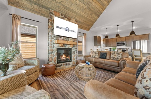 Table Rock Cabin | Table Rock View Log Cabin with Private Hot Tub, Firepit, Lake Access & Free Attraction Tickets