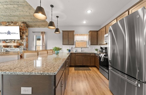 Table Rock Cabin | Table Rock View Log Cabin with Private Hot Tub, Firepit, Lake Access & Free Attraction Tickets