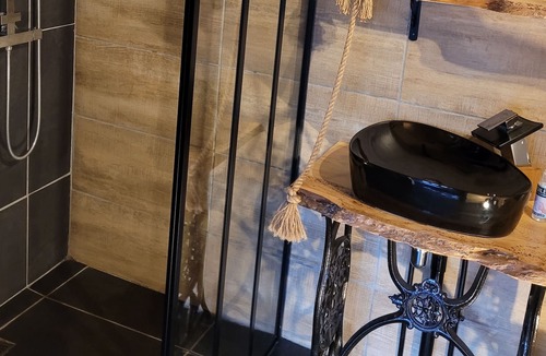 Folkling Bed & Breakfast | Tables and Bed and Breakfast