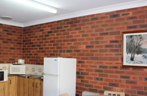 Lake Tabourie Hotel | Tabourie Lake Motel