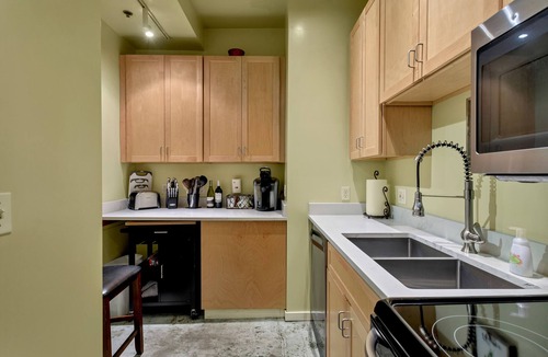New Tacoma Condo | Tacoma's Theater District Charming Studio with Deck! Third floor condo.