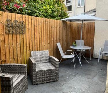 Taff's Well House | Taffs Well Cottage